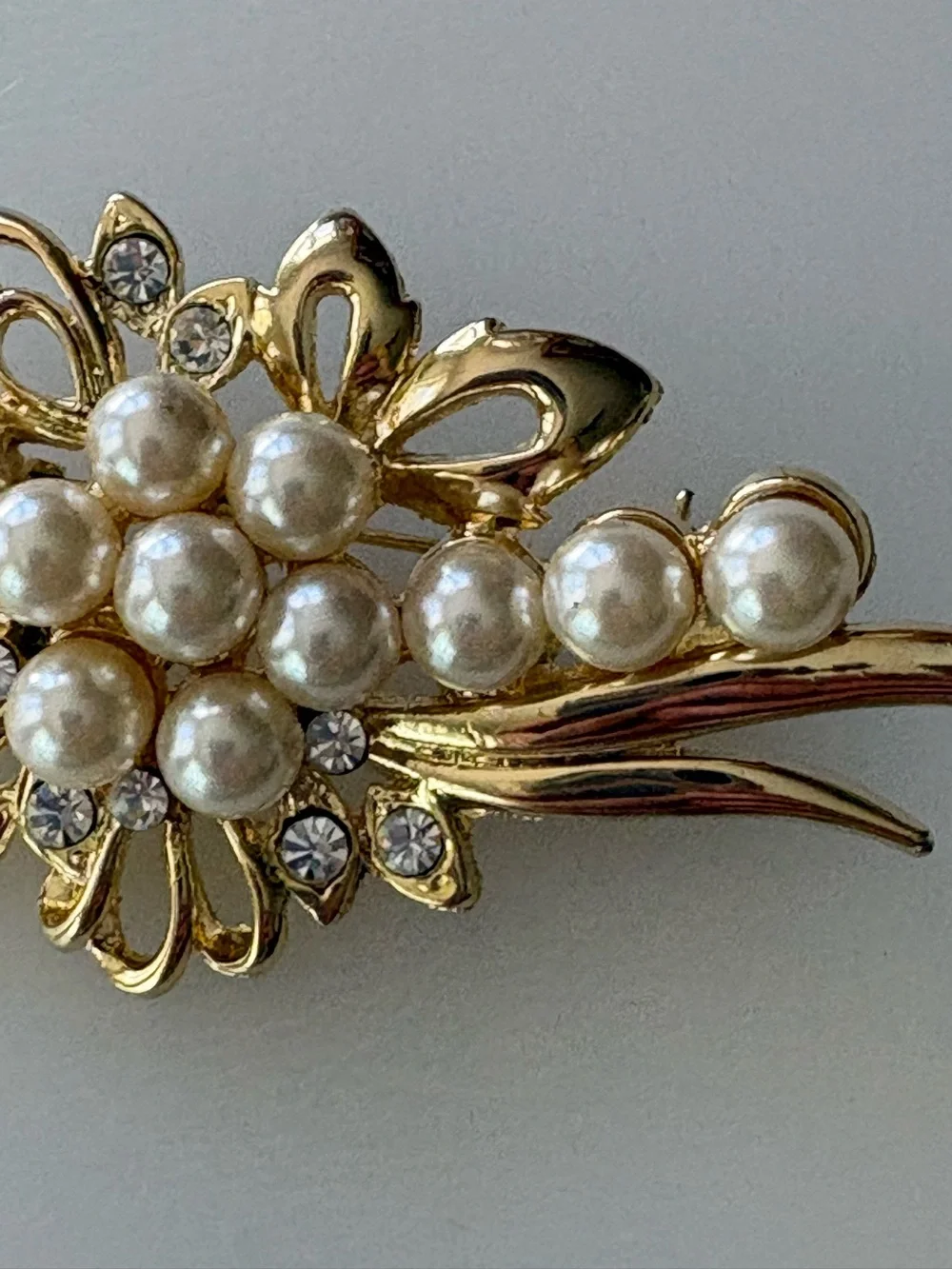 Lot of 2  Vintage Brooches  Women Jewelry
